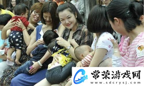 探讨“一边下奶一吃敷视频好几个人”的育儿新趋势